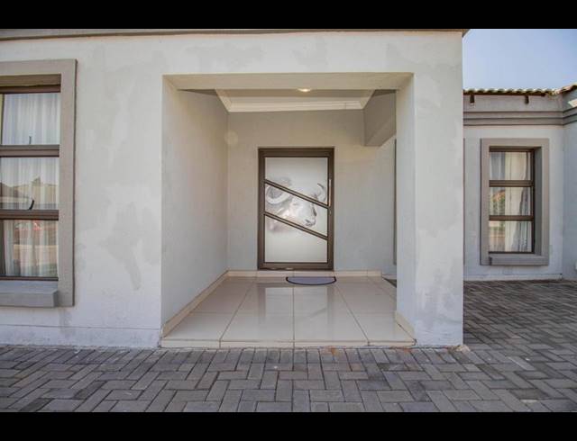 3 BEDROOM HOUSE FOR SALE IN THE ORCHARDS